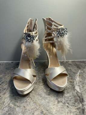 ENZO ANGIOLINI Women's White rhinestone heels with feathers SIZE 9.5
